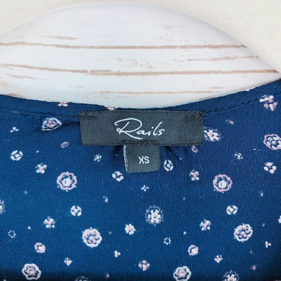 Rails Top Size XS Beaux Floral Vneck Button Up Tie - Picture 6 of 10